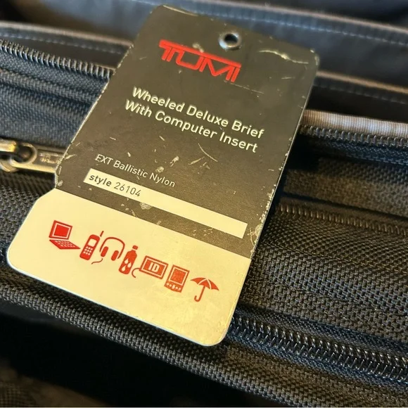 Tumi wheeled deluxe brief, Model 26104D4. - Picture 12 of 14